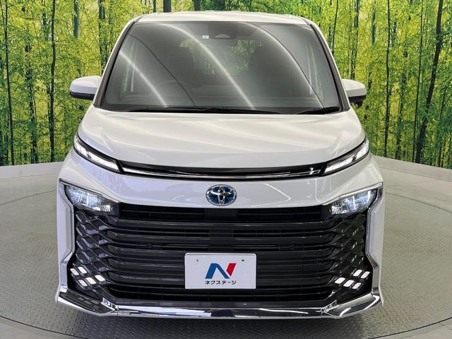 TOYOTA VOXY HYBRID 2023