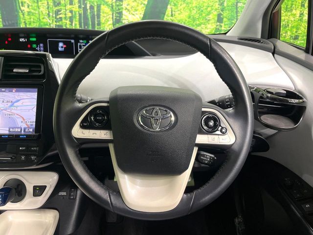 TOYOTA PRIUS 2017
