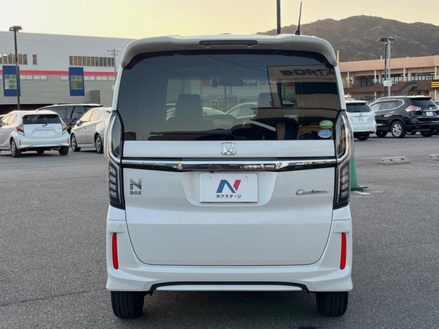 HONDA N BOX CUSTOM 2018