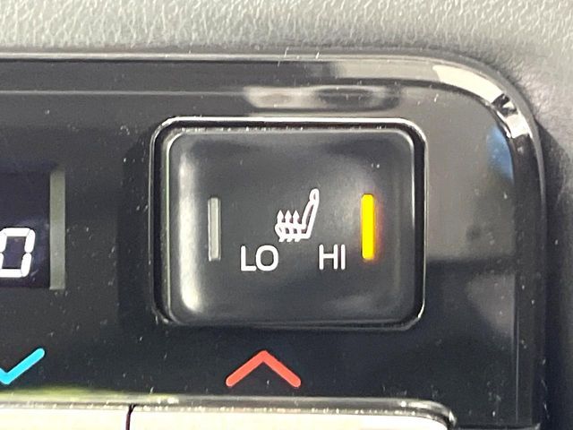 TOYOTA VOXY HYBRID 2023