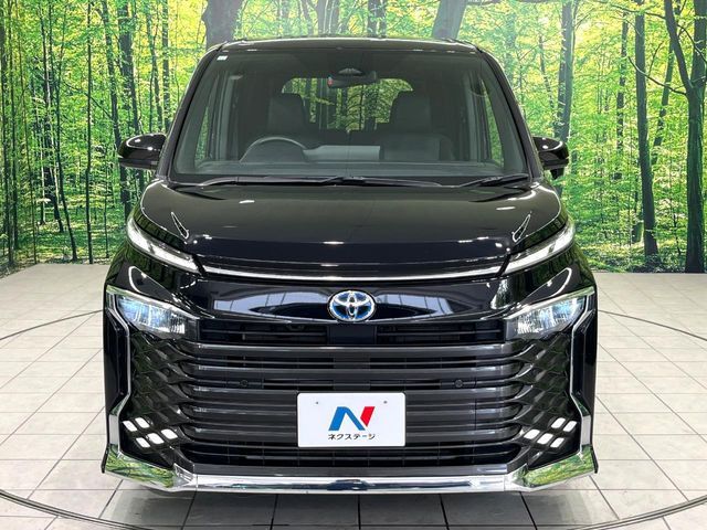 TOYOTA VOXY HYBRID 2023