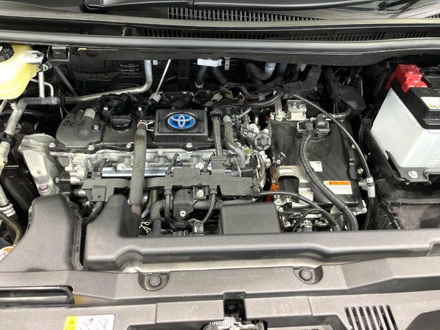 TOYOTA VOXY HYBRID 2023