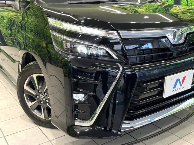 TOYOTA VOXY 2019