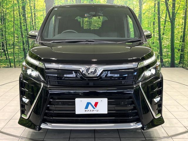 TOYOTA VOXY 2019