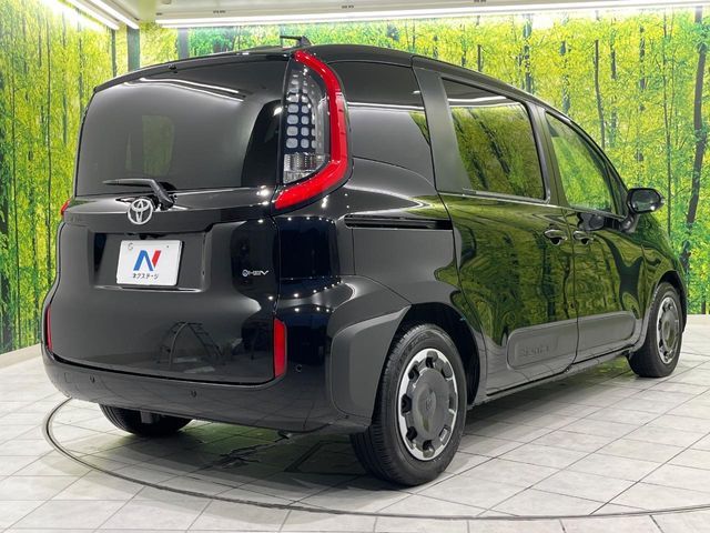 TOYOTA SIENTA HYBRID 2024