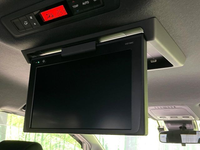 TOYOTA VOXY HYBRID 2017