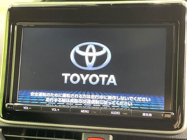 TOYOTA VOXY HYBRID 2017
