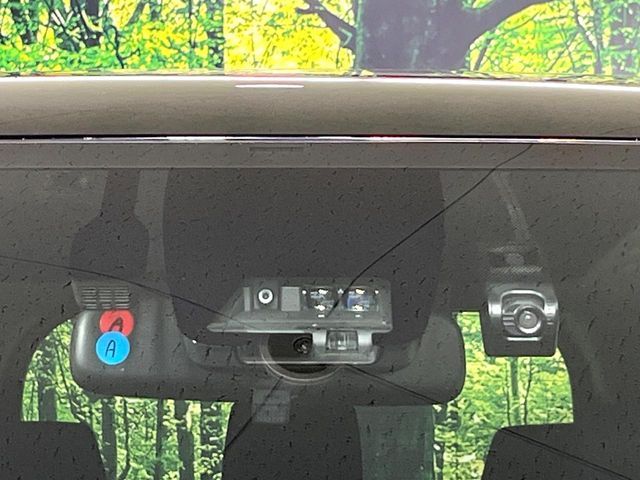 TOYOTA VOXY HYBRID 2017