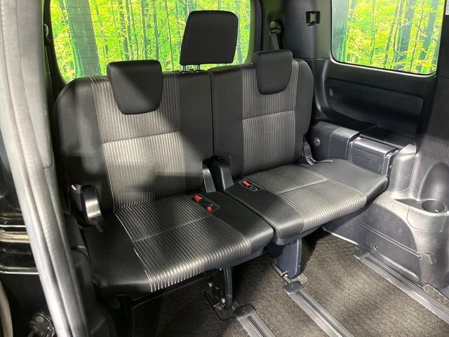 TOYOTA VOXY HYBRID 2017