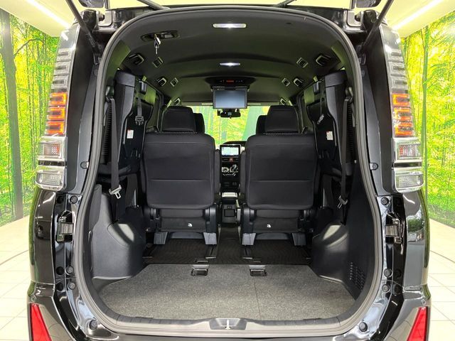 TOYOTA VOXY HYBRID 2017