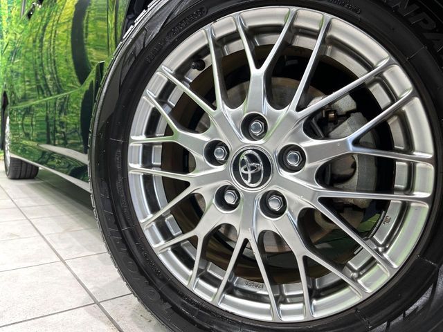 TOYOTA VOXY HYBRID 2017