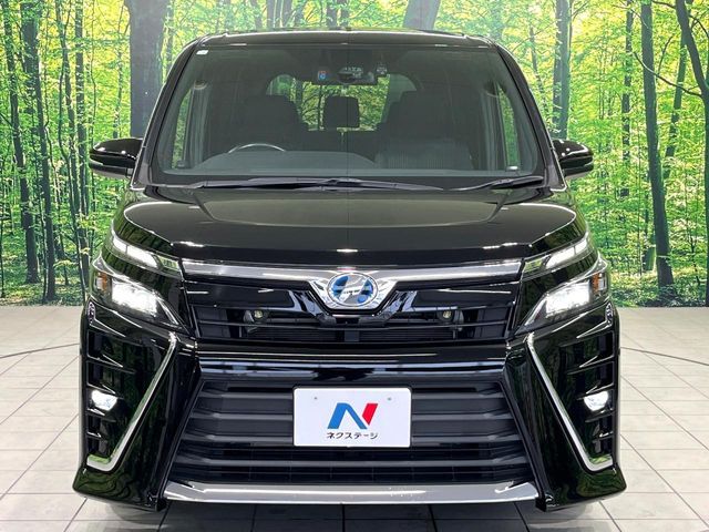 TOYOTA VOXY HYBRID 2017