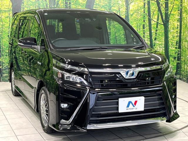 TOYOTA VOXY HYBRID 2017