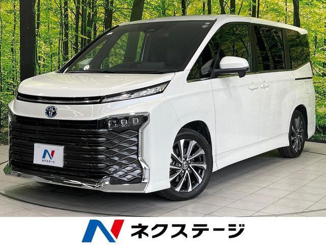 TOYOTA VOXY HYBRID 2023