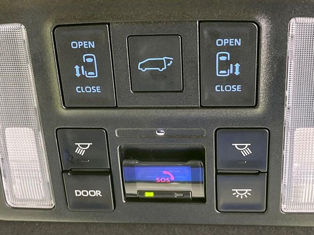 TOYOTA VOXY HYBRID 2023