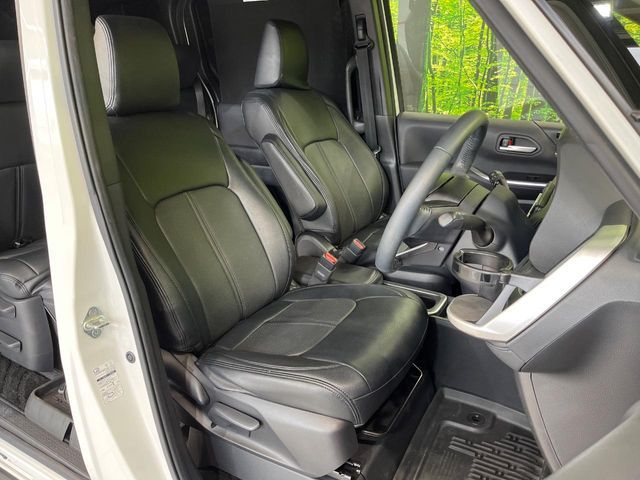 TOYOTA VOXY HYBRID 2023