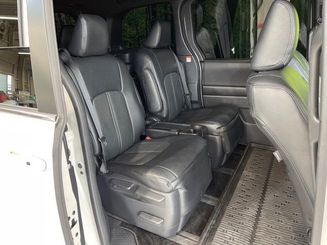 TOYOTA VOXY HYBRID 2023