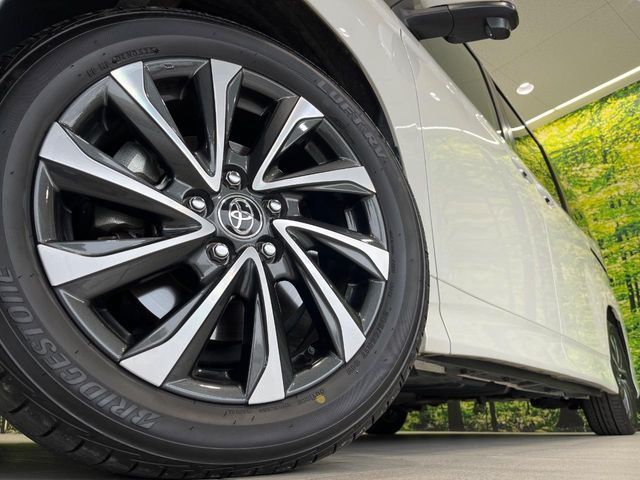 TOYOTA VOXY HYBRID 2023