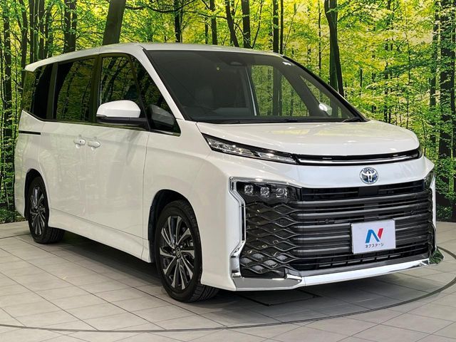 TOYOTA VOXY HYBRID 2023