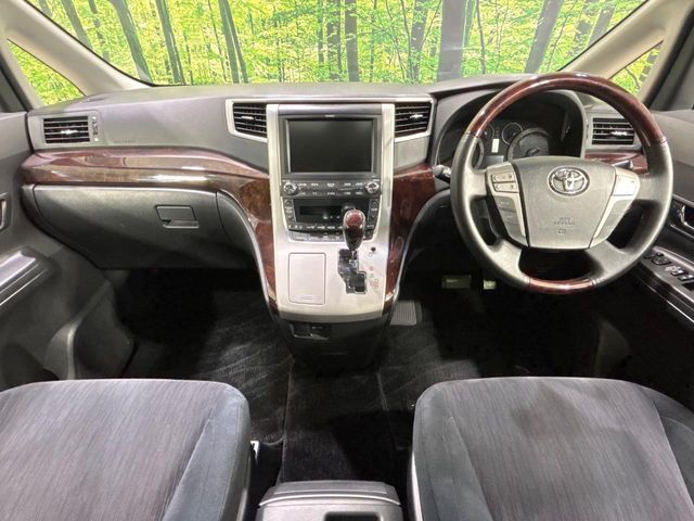 TOYOTA VELLFIRE 2013