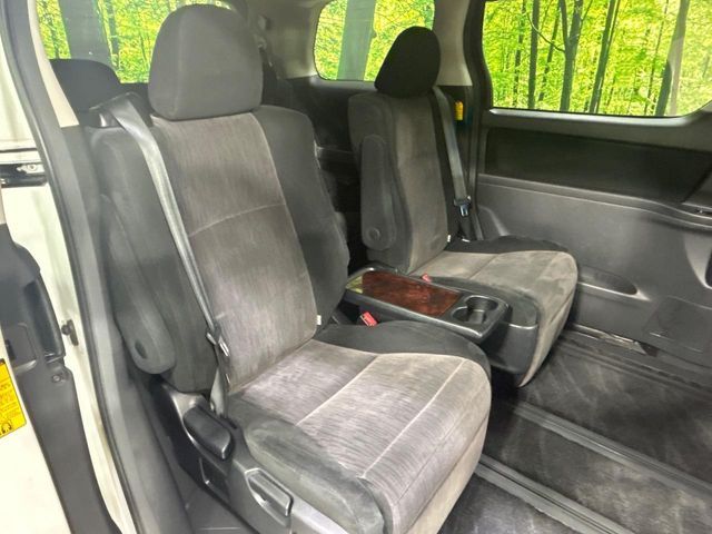 TOYOTA VELLFIRE 2013