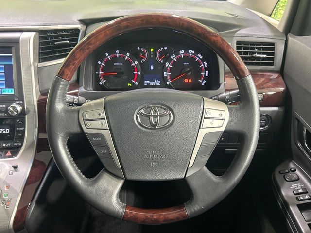 TOYOTA VELLFIRE 2013