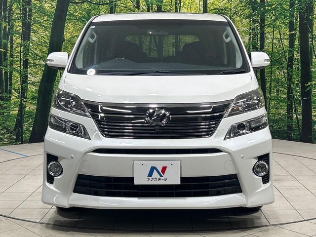 TOYOTA VELLFIRE 2013