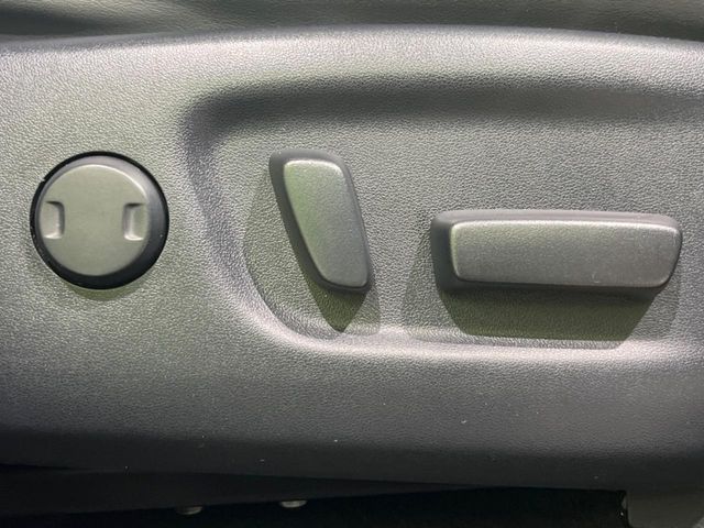 TOYOTA HARRIER 4WD 2015