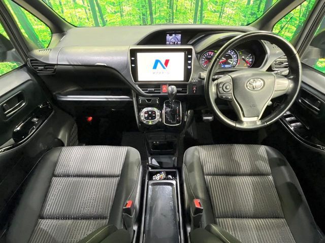 TOYOTA VOXY 4WD 2017