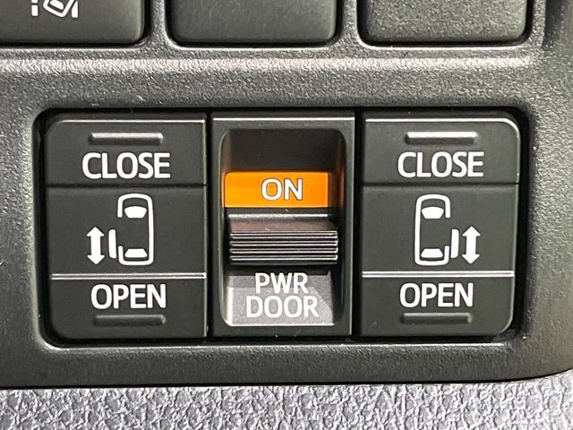 TOYOTA VOXY 4WD 2017