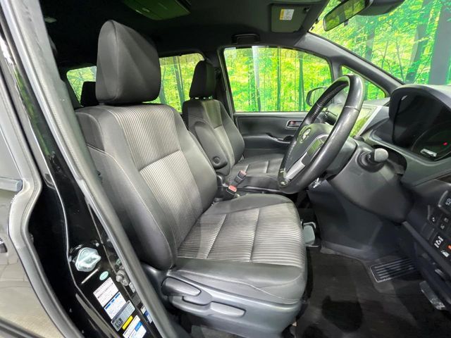 TOYOTA VOXY 4WD 2017