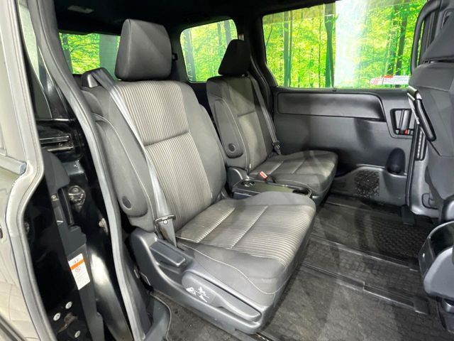 TOYOTA VOXY 4WD 2017