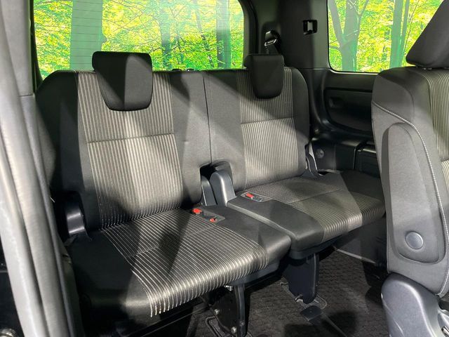 TOYOTA VOXY 4WD 2017