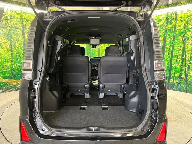 TOYOTA VOXY 4WD 2017