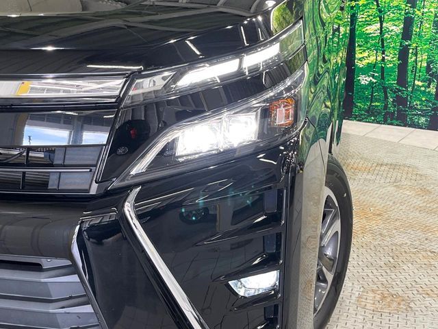 TOYOTA VOXY 4WD 2017