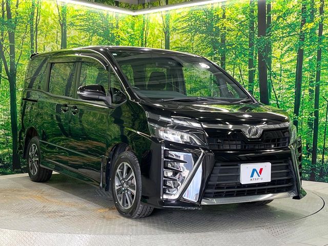 TOYOTA VOXY 4WD 2017