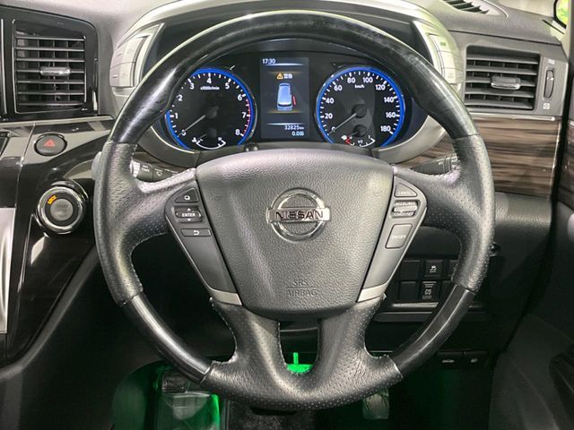 NISSAN ELGRAND  4WD 2014