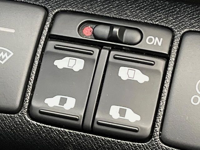 HONDA STEPWAGON SPADA 4WD 2013