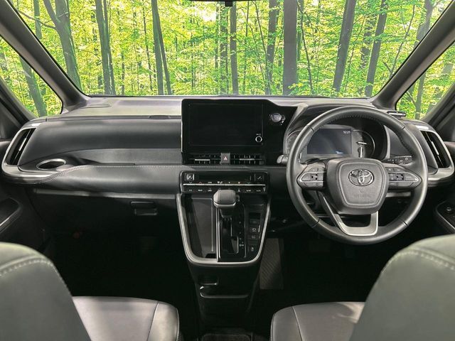 TOYOTA NOAH 4WD 2024