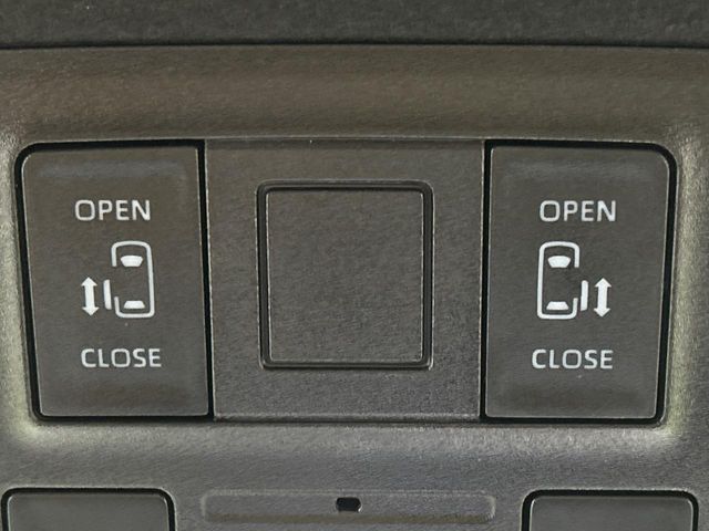 TOYOTA NOAH 4WD 2024