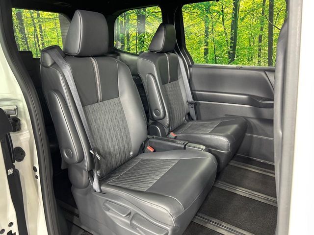 TOYOTA NOAH 4WD 2024