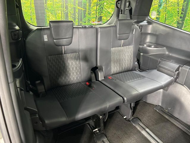 TOYOTA NOAH 4WD 2024