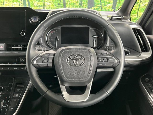 TOYOTA NOAH 4WD 2024