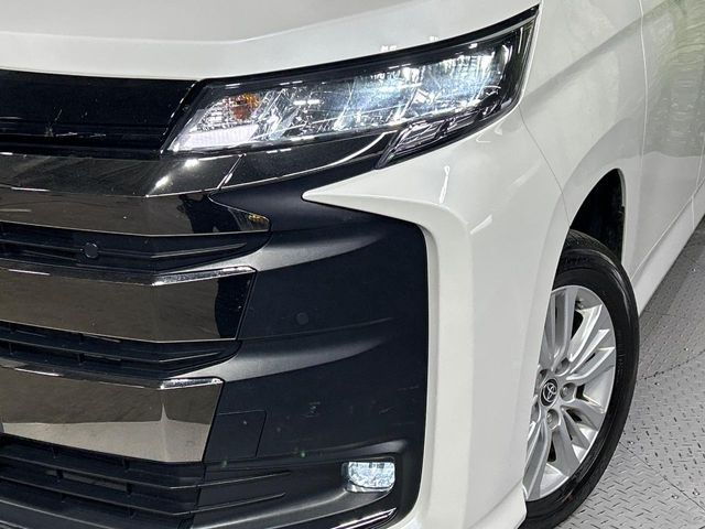 TOYOTA NOAH 4WD 2024