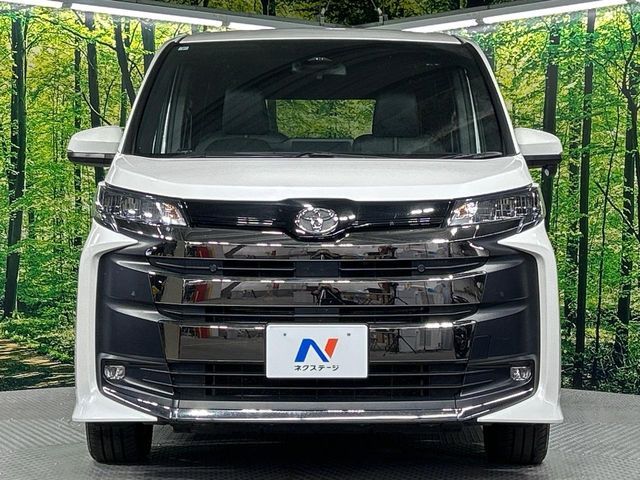 TOYOTA NOAH 4WD 2024