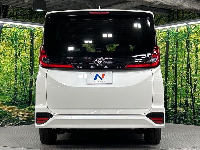 TOYOTA NOAH 4WD 2024