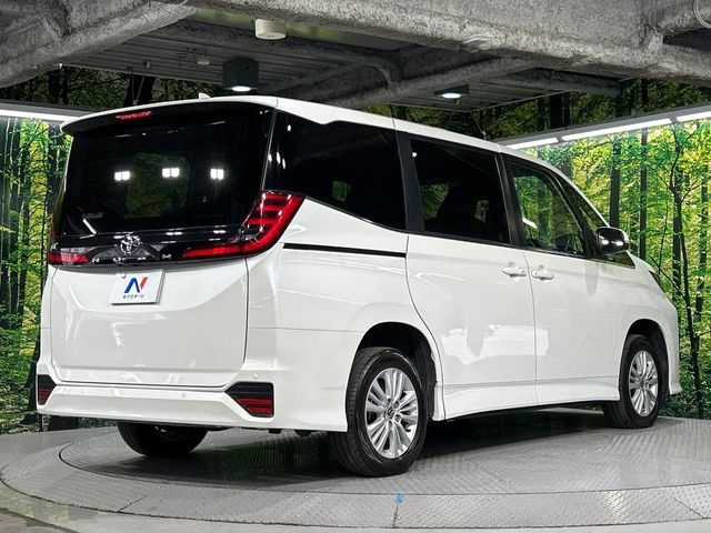 TOYOTA NOAH 4WD 2024