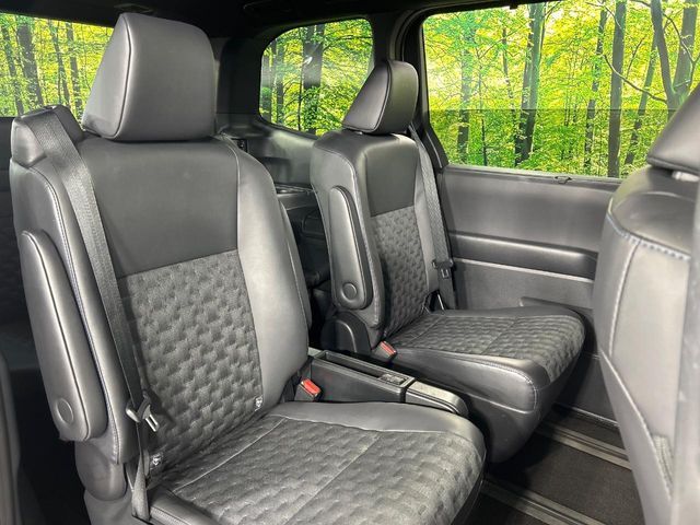 TOYOTA VOXY 4WD 2024