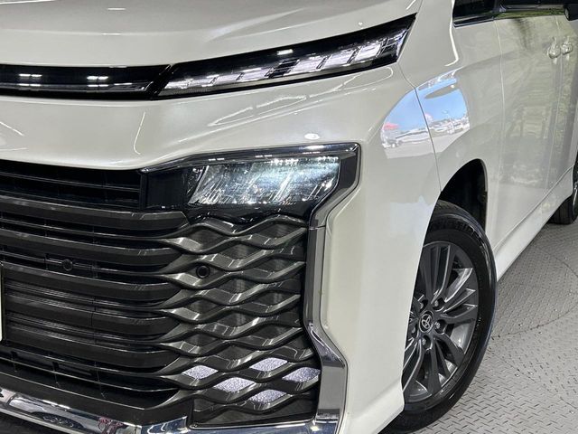 TOYOTA VOXY 4WD 2024