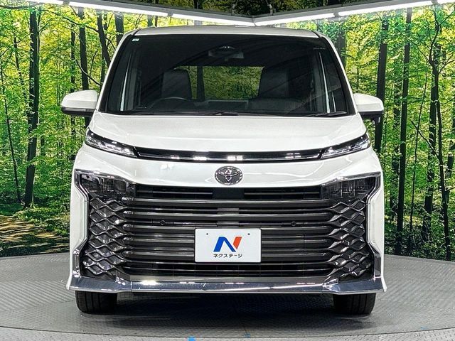 TOYOTA VOXY 4WD 2024